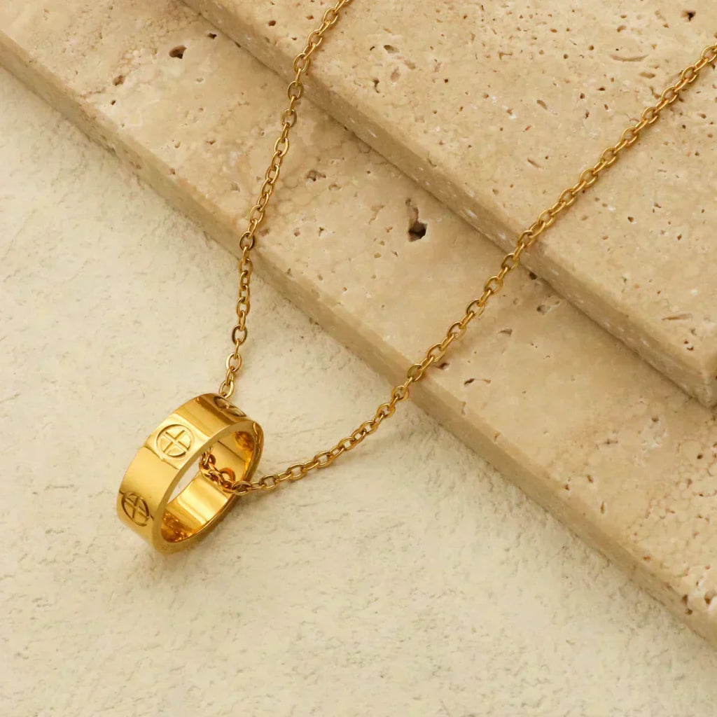 Conjunto Collar, Pulsera y Pendientes Dorados
